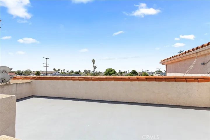 Community viewing balcony - soak up the sun!