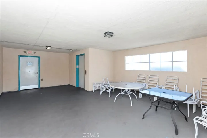 Community area and view of the elevator
