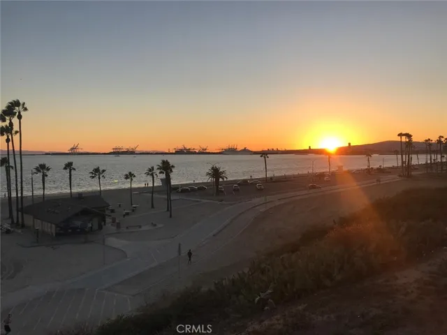 Bluff Park sunsets are just a 7 minute drive away.