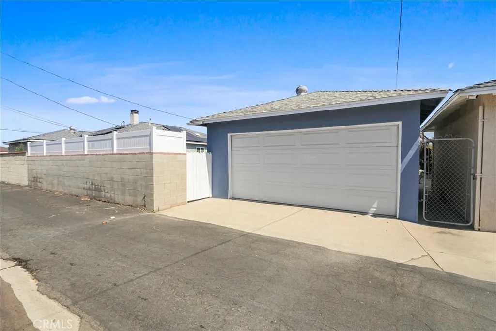 ALLEY ACCESS GARAGE