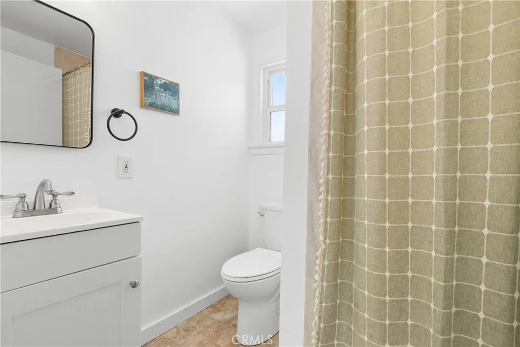 3/4 BATHROOM
