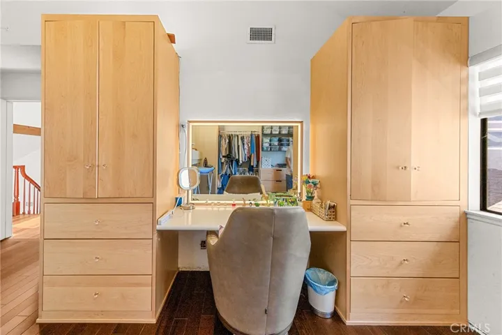 vanity desk master bedroom
