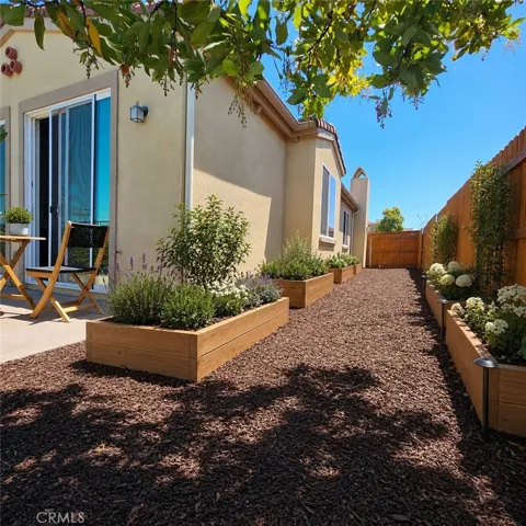 Virtually enhanced side yard