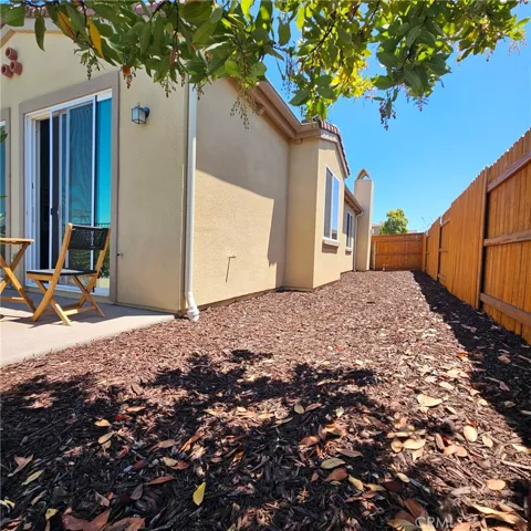 Large side yard area - so much potential!
