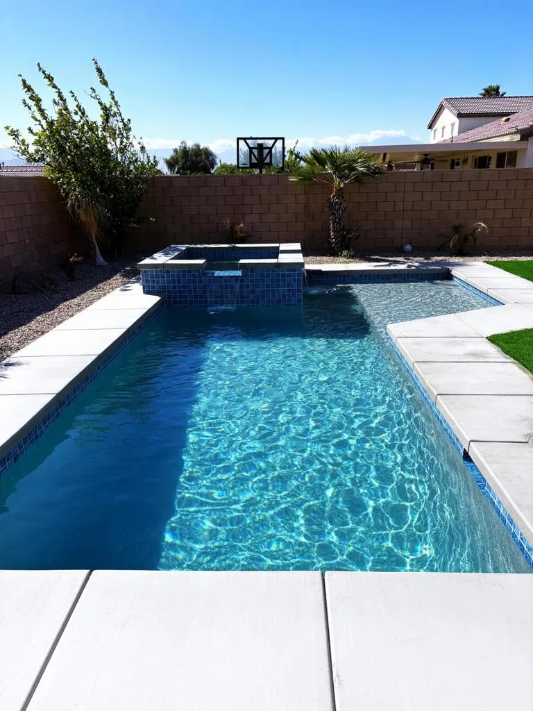 Tramonto pool and spa