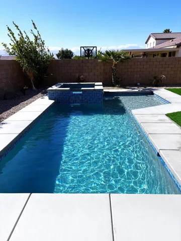 Tramonto pool and spa