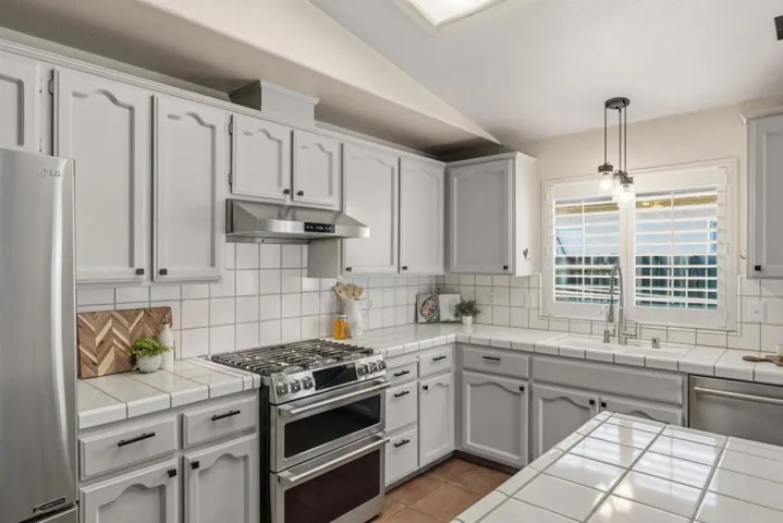 750 Ruger Court, Hollister, California 95023