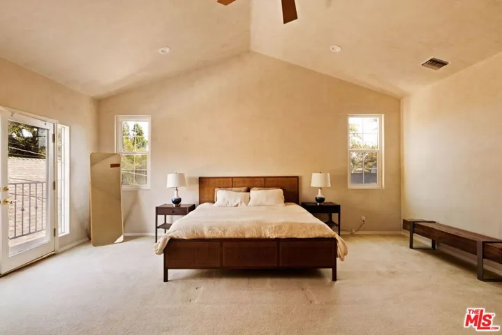 5150 Bellaire Avenue, Valley Village, California 91607