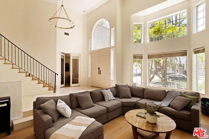 5150 Bellaire Avenue, Valley Village, California 91607