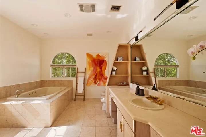5150 Bellaire Avenue, Valley Village, California 91607