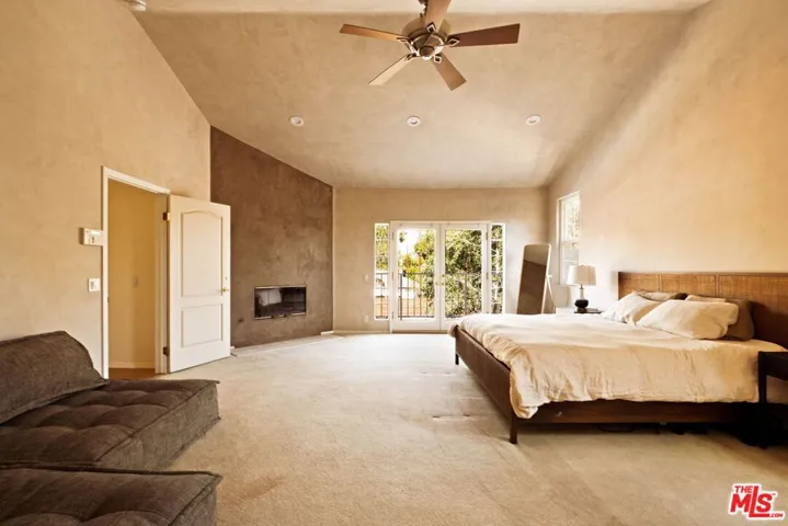 5150 Bellaire Avenue, Valley Village, California 91607