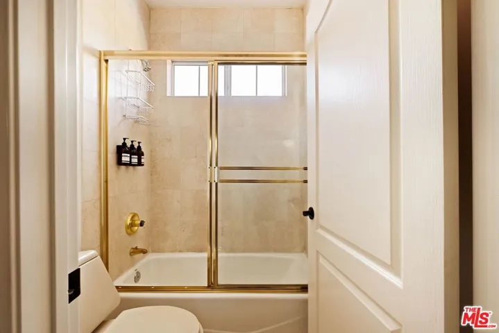 5150 Bellaire Avenue, Valley Village, California 91607