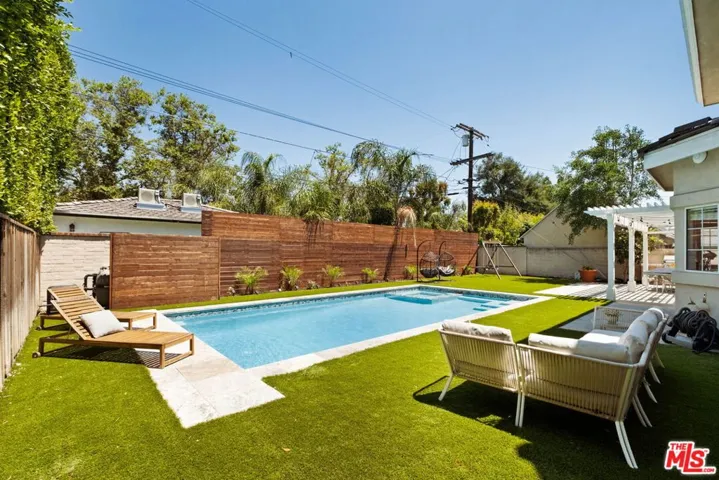 5150 Bellaire Avenue, Valley Village, California 91607