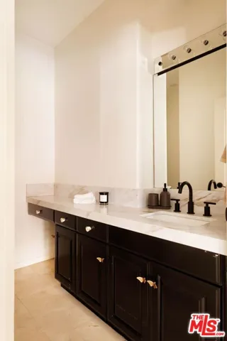 5150 Bellaire Avenue, Valley Village, California 91607