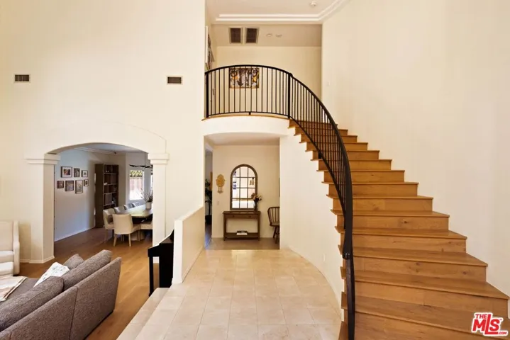 5150 Bellaire Avenue, Valley Village, California 91607