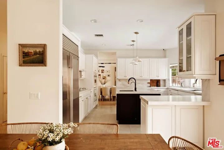 5150 Bellaire Avenue, Valley Village, California 91607