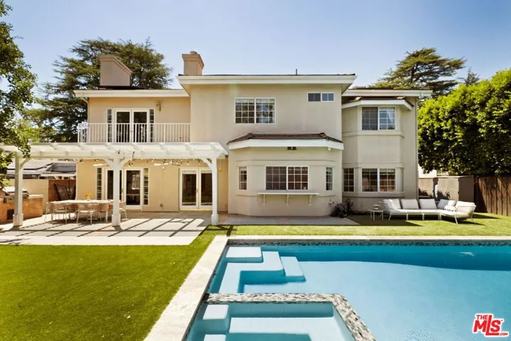 5150 Bellaire Avenue, Valley Village, California 91607