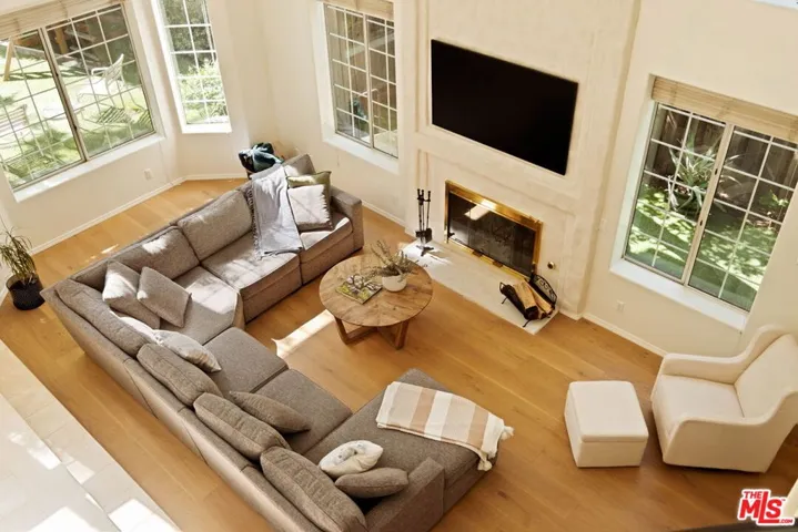 5150 Bellaire Avenue, Valley Village, California 91607