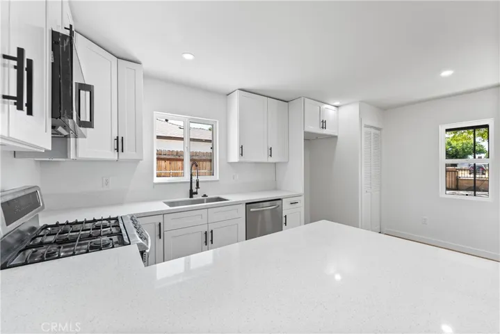 45040 Redwood Avenue, Lancaster, California 93534
