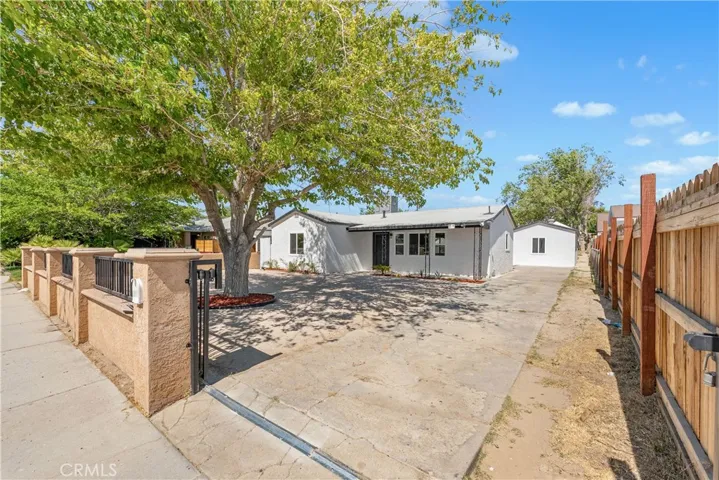 45040 Redwood Avenue, Lancaster, California 93534