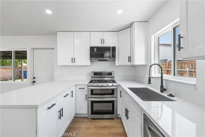 45040 Redwood Avenue, Lancaster, California 93534