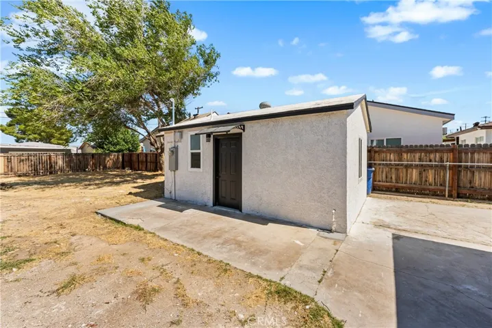 45040 Redwood Avenue, Lancaster, California 93534