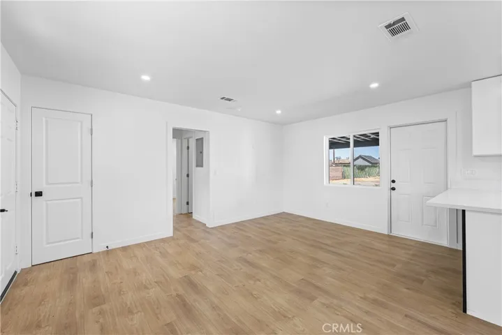 45040 Redwood Avenue, Lancaster, California 93534