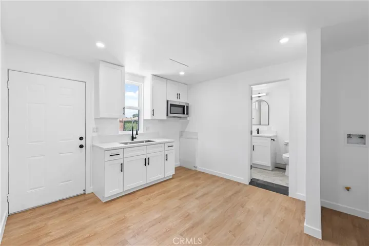 45040 Redwood Avenue, Lancaster, California 93534