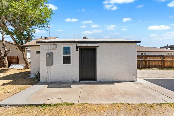 45040 Redwood Avenue, Lancaster, California 93534