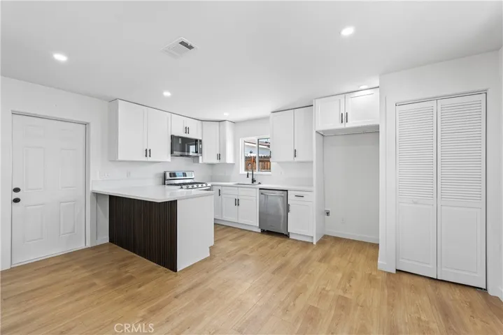 45040 Redwood Avenue, Lancaster, California 93534