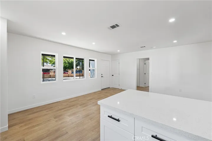 45040 Redwood Avenue, Lancaster, California 93534
