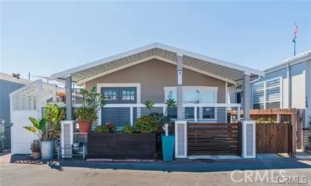 BEACHFRONT LIVING AT IT'S FINEST