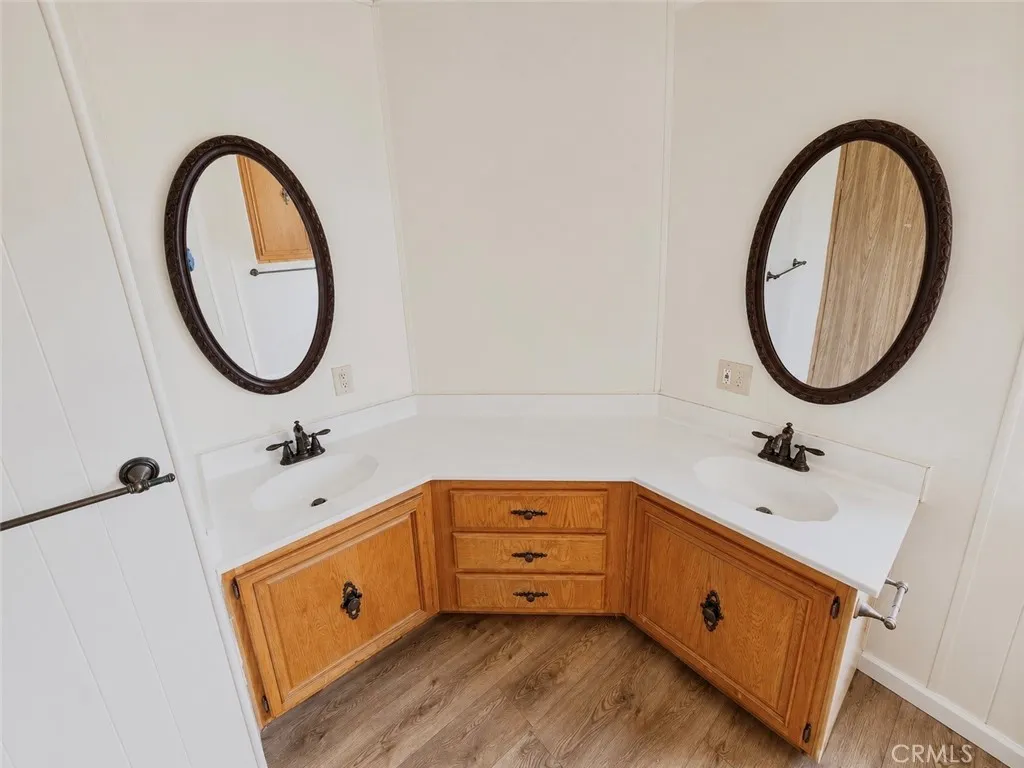 Main Bathroom Main Bathroom