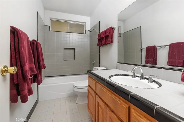 Secondary Bathroom
