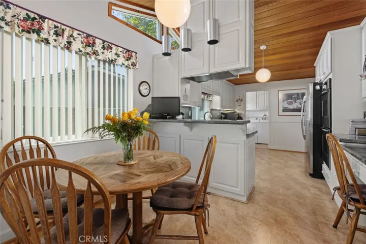 3369 Alginet Drive, Encino, California 91436
