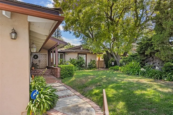 3369 Alginet Drive, Encino, California 91436