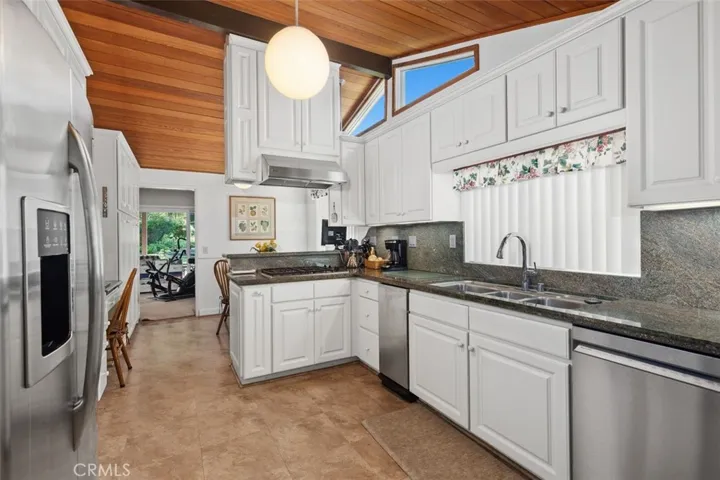 3369 Alginet Drive, Encino, California 91436