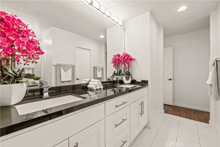 Large en suite bath room