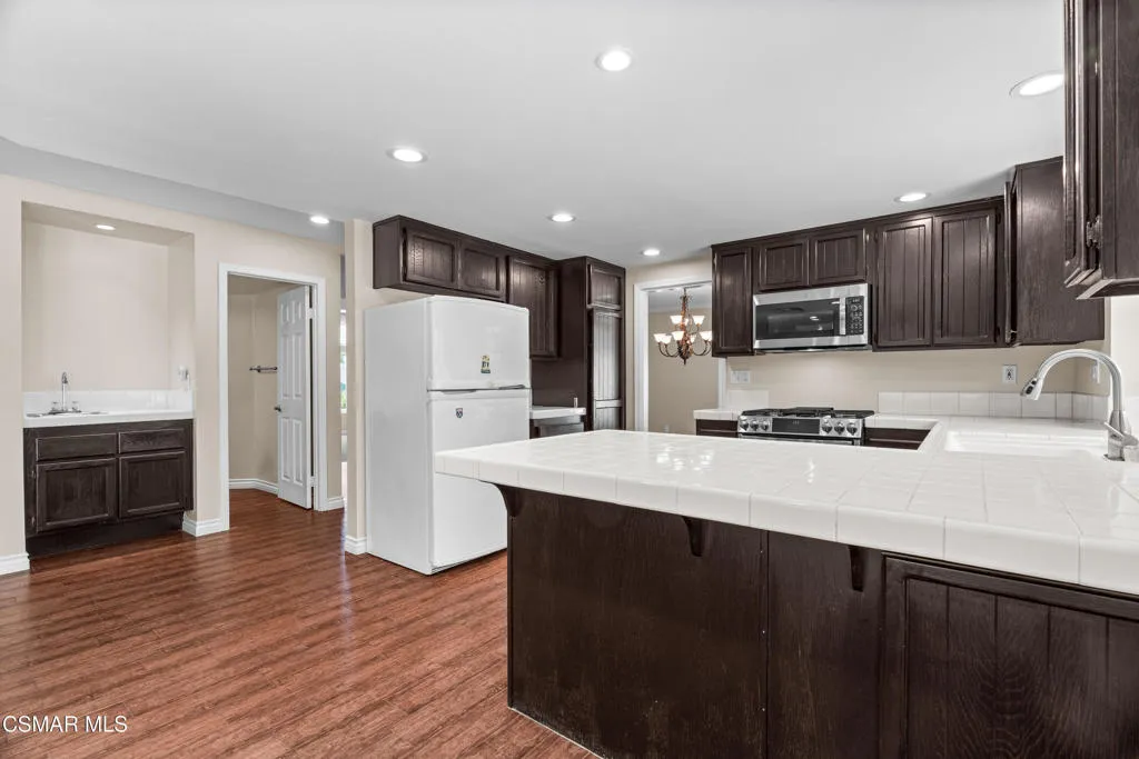 6421 Smoke Tree Ave-Kit 1