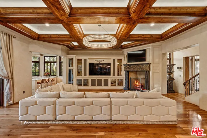 2374 Earls Court, Los Angeles, California 90077