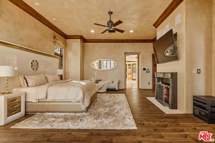 2374 Earls Court, Los Angeles, California 90077
