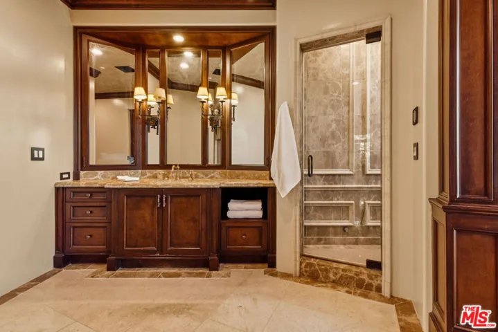 2374 Earls Court, Los Angeles, California 90077