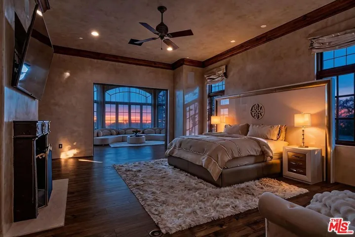2374 Earls Court, Los Angeles, California 90077