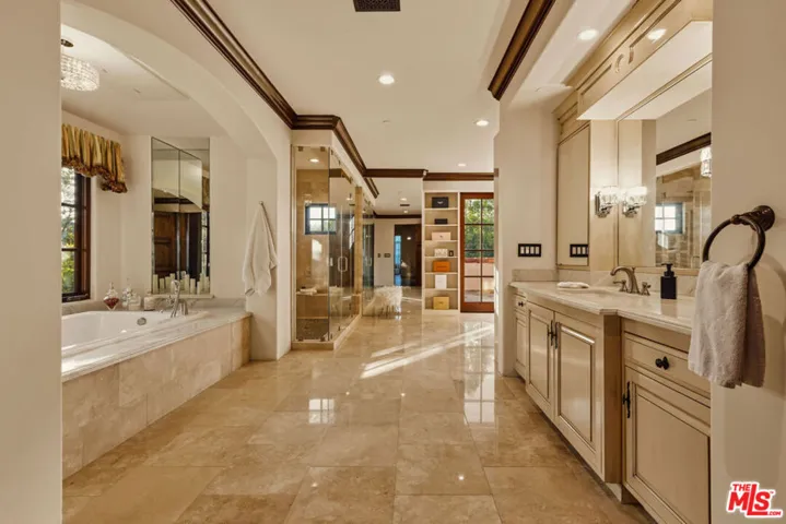 2374 Earls Court, Los Angeles, California 90077