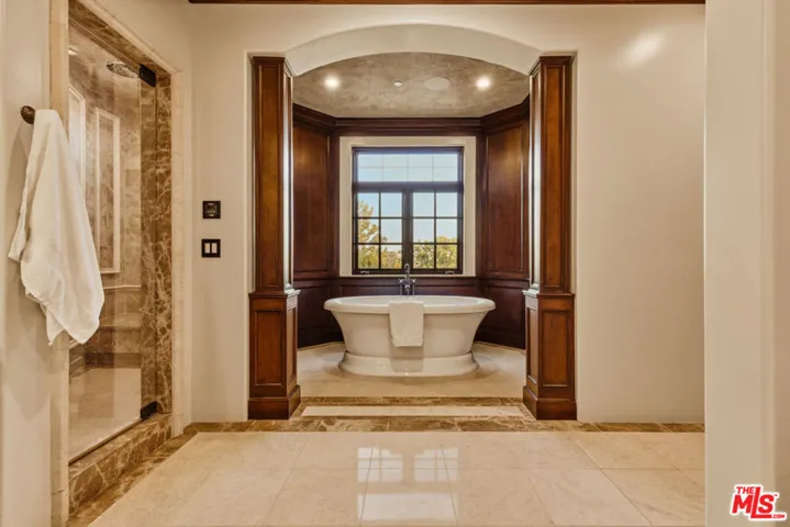 2374 Earls Court, Los Angeles, California 90077