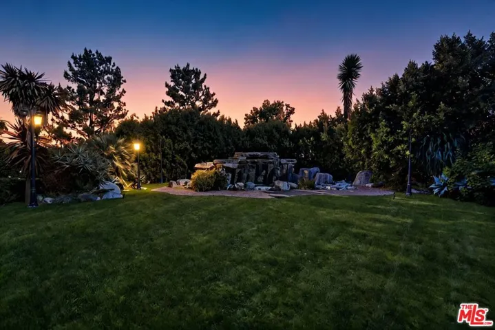2374 Earls Court, Los Angeles, California 90077