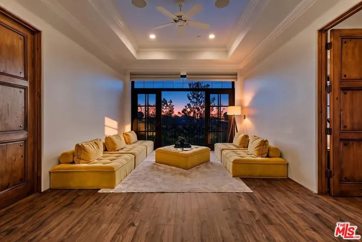 2374 Earls Court, Los Angeles, California 90077
