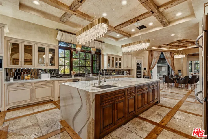 2374 Earls Court, Los Angeles, California 90077