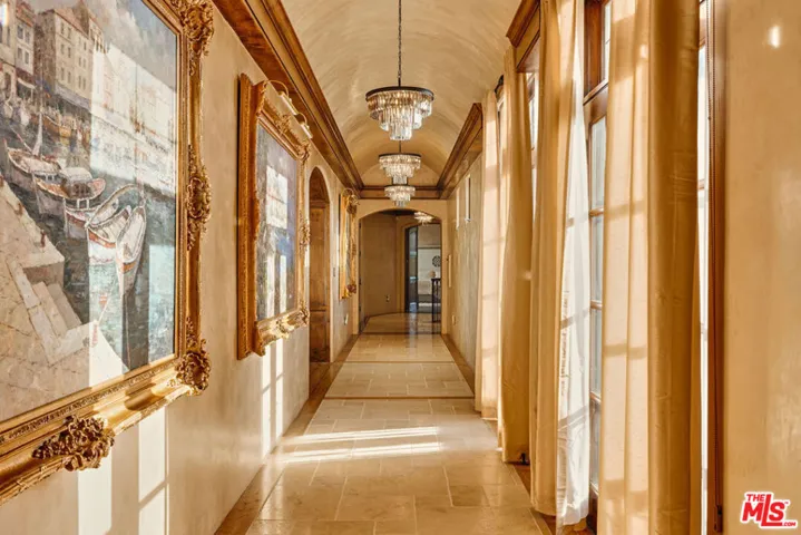 2374 Earls Court, Los Angeles, California 90077