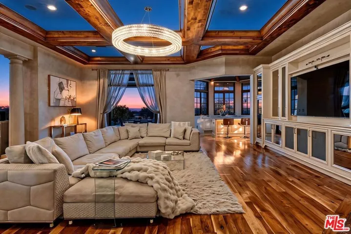 2374 Earls Court, Los Angeles, California 90077
